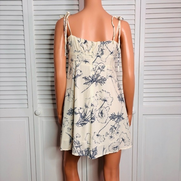ASTR Mon Cherri Floral Print Tie Shoulder Minidress Size Medium - Picture 10 of 10